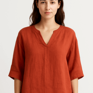CAMISA TERRACOTA, MANGA FRANCESA, ESCOTE DE PICO.