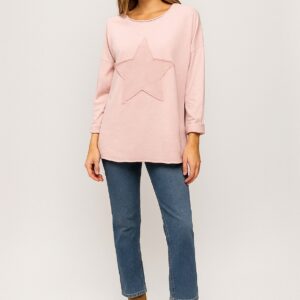 SUDADERA FINA COLOR ROSA CON ESTRELLA CENTRAL EN RELIEVE, BAJOS REDONDEADOS Y CUELLO REDONDO