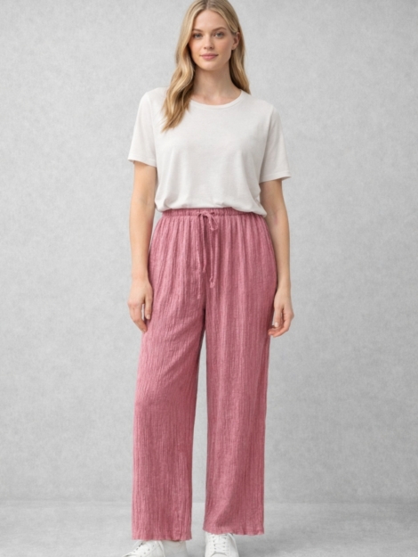 PANTALÓN PALAZZO TEXTURA ARRUGADA EN COLOR BUGANVILLA PASTEL. CINTURA ELÁSTICA. TALLA ÚNICA.
