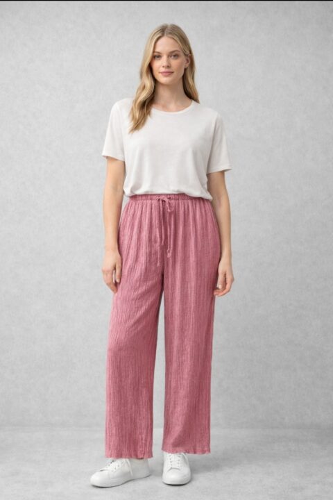 PANTALÓN PALAZZO TEXTURA ARRUGADA EN COLOR BUGANVILLA PASTEL. CINTURA ELÁSTICA. TALLA ÚNICA.