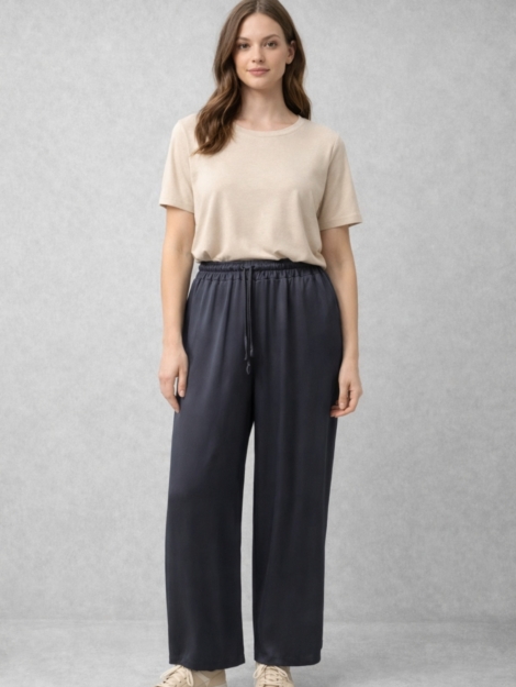 PANTALÓN PALAZZO DE RASO EN COLOR AZUL MARINO. CINTURA ELÁSTICA. TALLA ÚNICA.